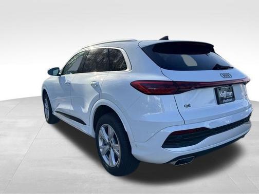 Glacier White Metallic 2026 Audi Q5 Premium TFSI quattro S tronic