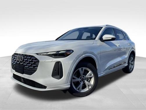 Glacier White Metallic 2026 Audi Q5 Premium TFSI quattro S tronic