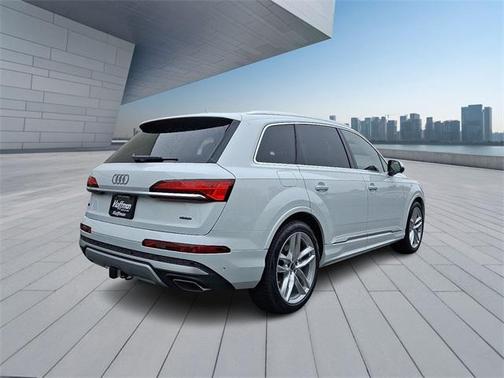 2025 Audi Q7 55 Premium Plus