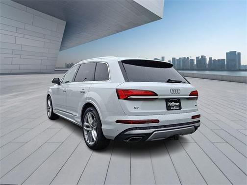 2025 Audi Q7 55 Premium Plus