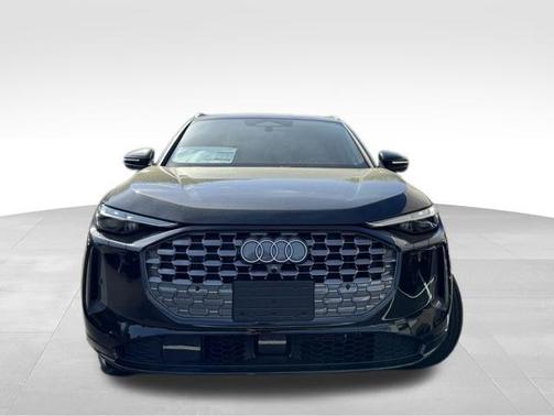 Mythos Black Metallic 2026 Audi Q5 Premium Plus TFSI quattro S tronic