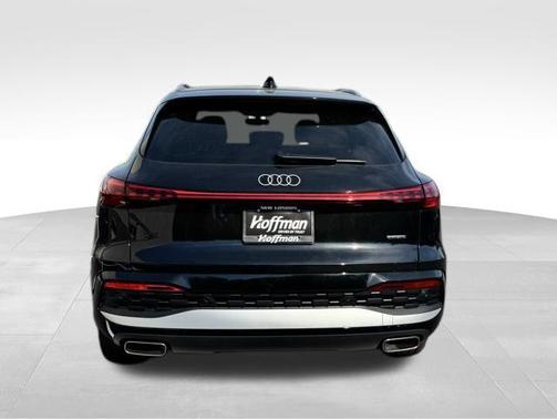 Mythos Black Metallic 2026 Audi Q5 Premium Plus TFSI quattro S tronic