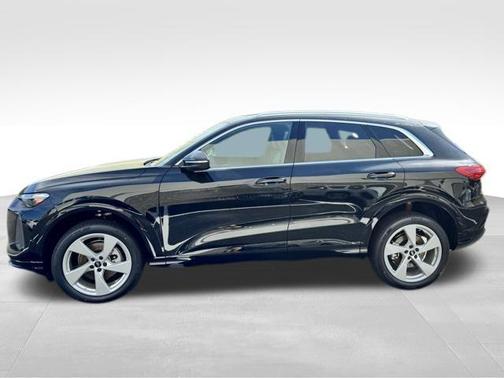 Mythos Black Metallic 2026 Audi Q5 Premium Plus TFSI quattro S tronic