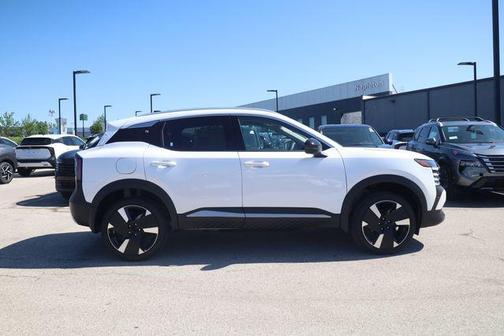 Aspen White Tricoat 2026 Nissan Kicks SR