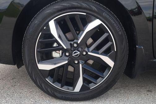 Super Black Metallic 2025 Nissan Versa 1.6 S