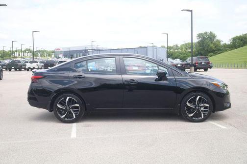 Super Black Metallic 2025 Nissan Versa 1.6 S