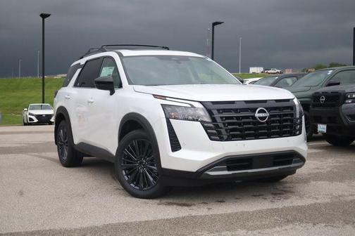Everest White Pearl Tricoat 2026 Nissan Pathfinder SL