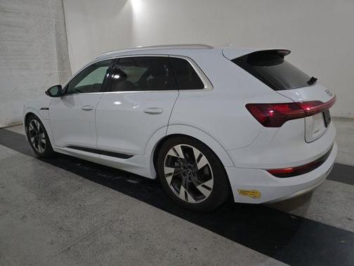 2022 Audi e-tron Premium