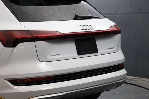 2022 Audi e-tron Premium