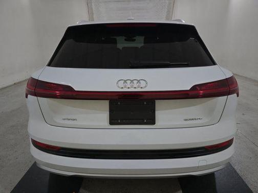 2022 Audi e-tron Premium