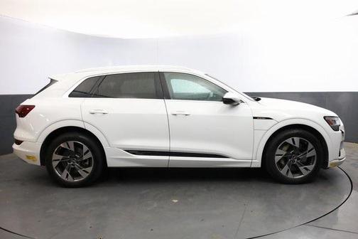 2022 Audi e-tron Premium