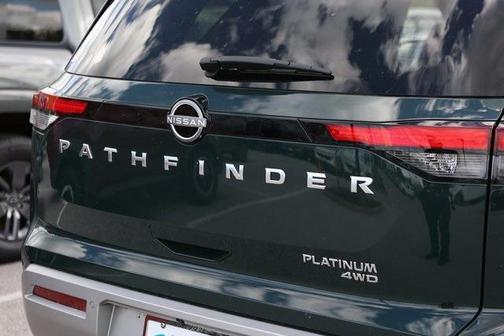 2025 Nissan Pathfinder Platinum 4WD