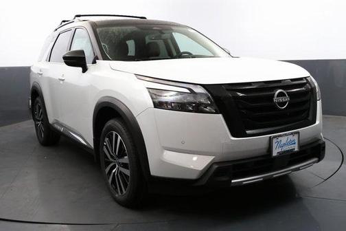 2025 Nissan Pathfinder Platinum 4WD