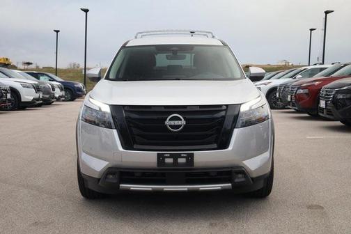 2025 Nissan Pathfinder SL 4WD