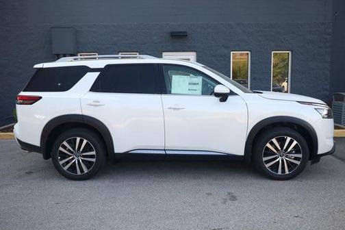 2025 Nissan Pathfinder Platinum 4WD