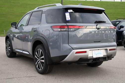 2025 Nissan Pathfinder Platinum 4WD