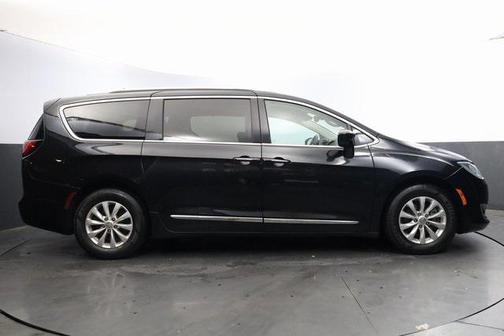 2018 Chrysler Pacifica Touring-L Plus