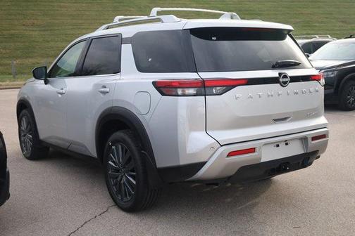 2025 Nissan Pathfinder SL 4WD