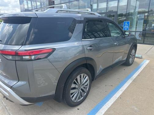 2023 Nissan Pathfinder SL 4WD