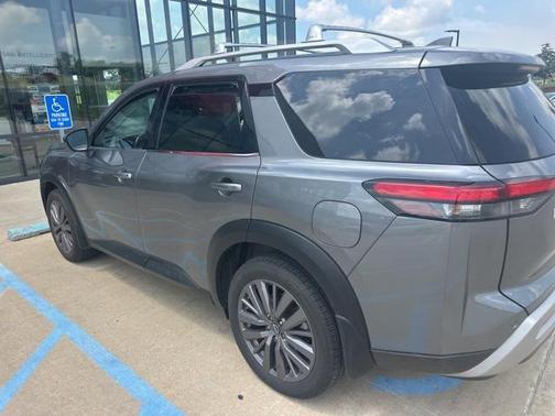 2023 Nissan Pathfinder SL 4WD