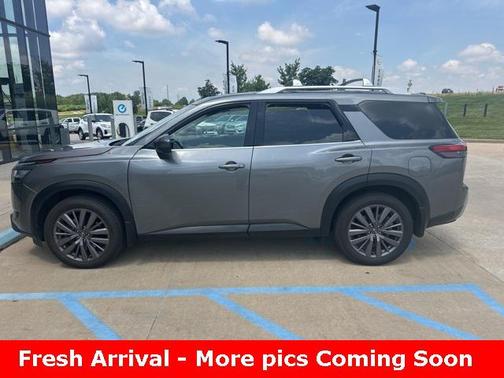 2023 Nissan Pathfinder SL 4WD