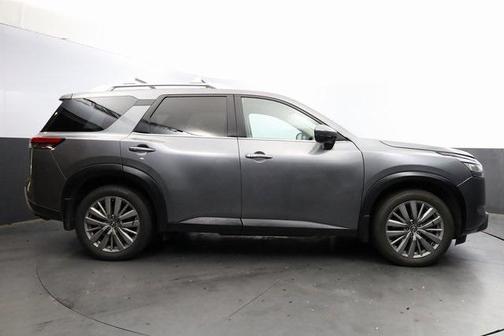 2023 Nissan Pathfinder SL 4WD