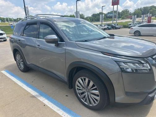 2023 Nissan Pathfinder SL 4WD