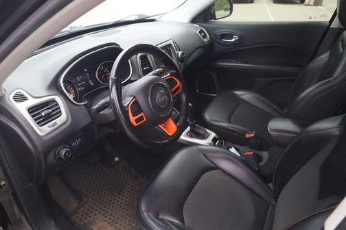 Granite Crystal Metallic Clearcoat 2017 Jeep New Compass Latitude