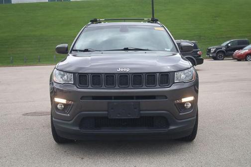 Granite Crystal Metallic Clearcoat 2017 Jeep New Compass Latitude