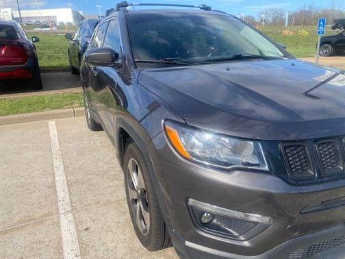 Granite Crystal Metallic Clearcoat 2017 Jeep New Compass Latitude