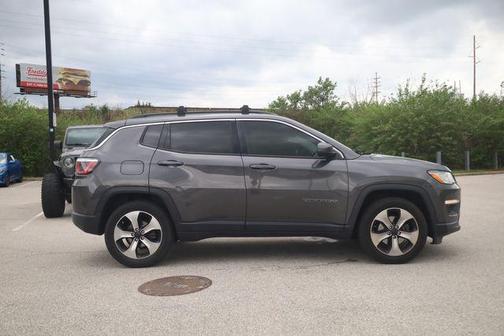 Granite Crystal Metallic Clearcoat 2017 Jeep New Compass Latitude