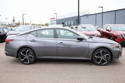 2025 Nissan Altima SR FWD