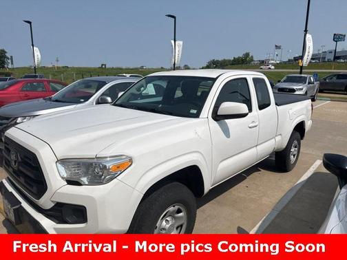 2017 Toyota Tacoma SR