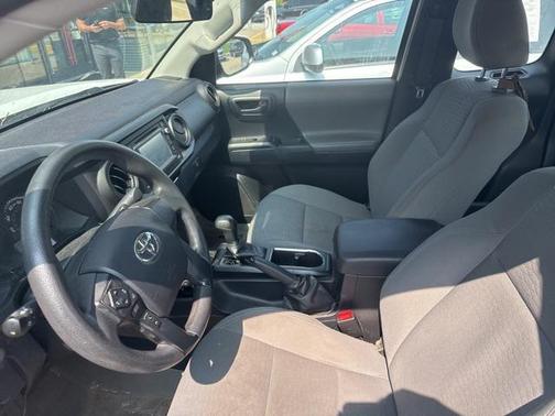 2017 Toyota Tacoma SR