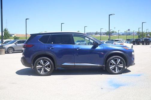 Caspian Blue Metallic/Super Black 2023 Nissan Rogue SL