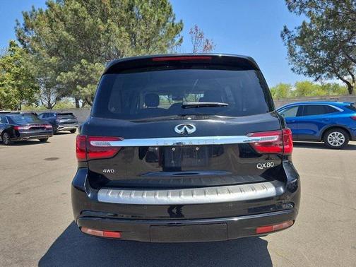 2022 INFINITI QX80 Luxe