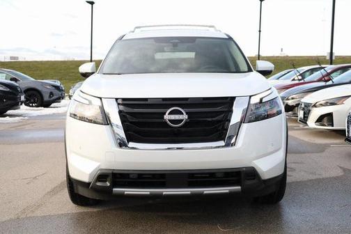 2025 Nissan Pathfinder SL FWD