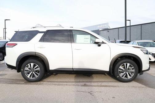 2025 Nissan Pathfinder SL FWD