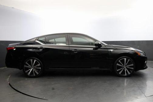2020 Nissan Altima SR FWD