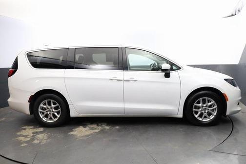 2021 Chrysler Voyager LX