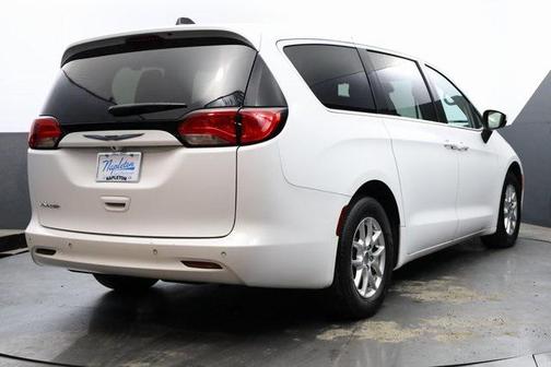 2021 Chrysler Voyager LX