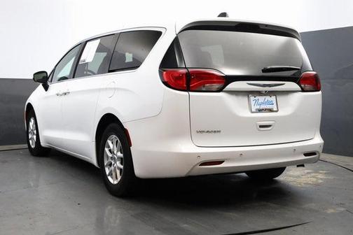 2021 Chrysler Voyager LX