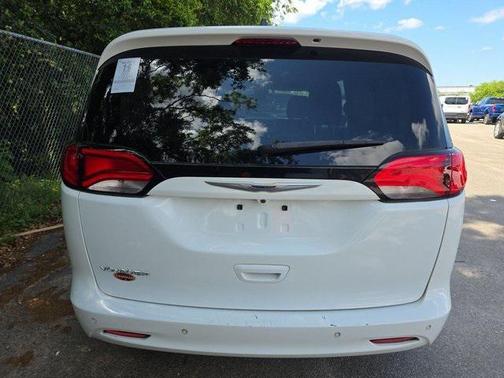 2021 Chrysler Voyager LX