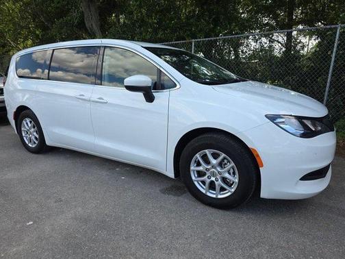 2021 Chrysler Voyager LX