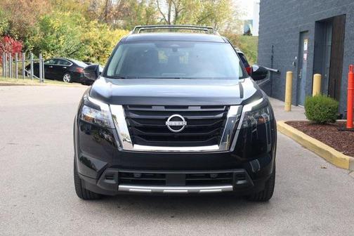 2025 Nissan Pathfinder SL 4WD