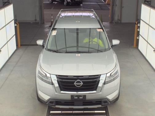2024 Nissan Pathfinder SL 4WD
