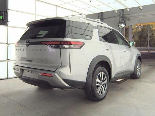 2024 Nissan Pathfinder SL 4WD