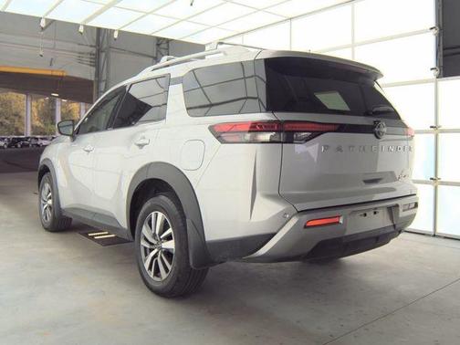 2024 Nissan Pathfinder SL 4WD