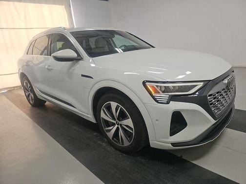 2024 Audi Q8 e-tron Premium Plus