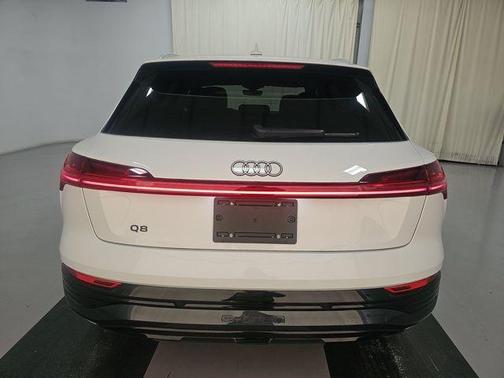 2024 Audi Q8 e-tron Premium Plus